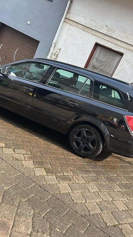 Gebraucht Opel Astra 110 PS (80 kW) 2008 Schwarz Kombi