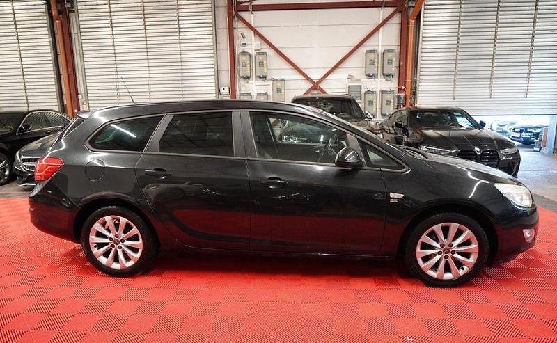 Second-hand Opel Astra 140 CP (102 kW) 2012 Negru Break