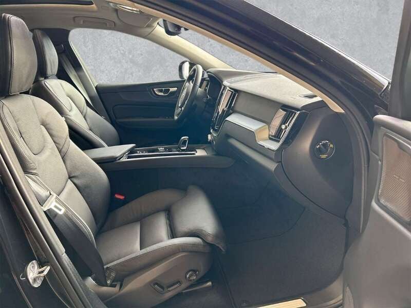 Gebraucht Volvo XC60 Plus 197 PS (144 kW) 2024 Schwarz SUV