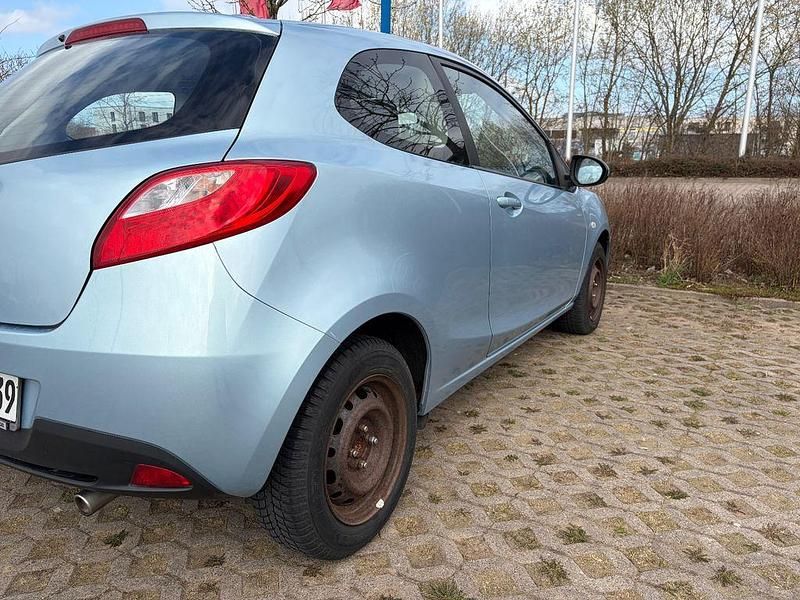 Gebraucht Mazda 2 Independence 86 PS (63 kW) 2008 Blau Kleinwagen