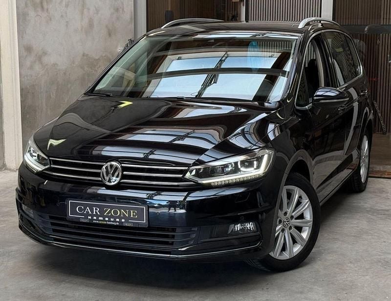 Schwarz Gebraucht 2018 VW Touran Highline Van / Kleinbus | 18.890 € (Guter Preis) - Bild 1/4