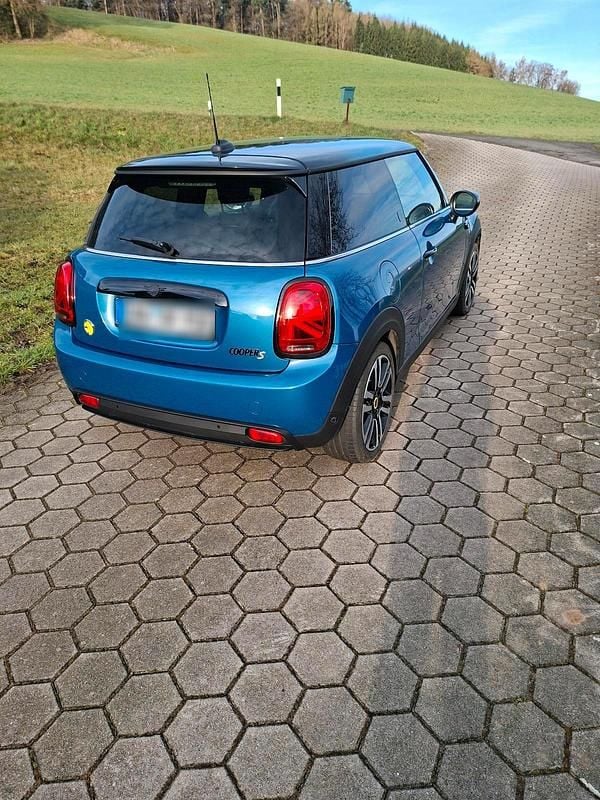 Gebraucht Mini Cooper SE 135 kW (184 PS) 2023 Blau Kleinwagen