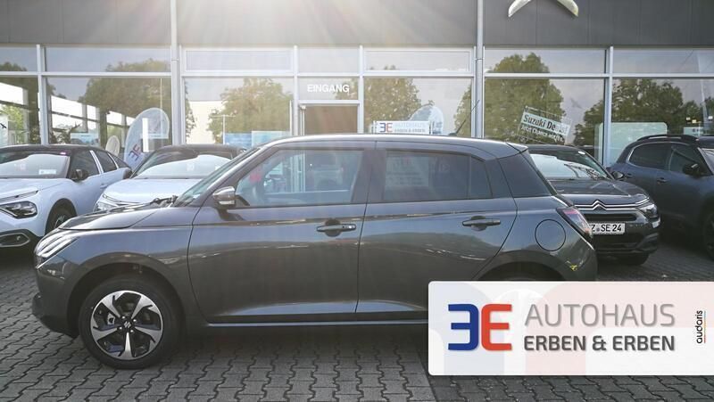 Grau Gebraucht 2024 Suzuki Swift Comfort+ Kleinwagen | 20.990 € (Etwas zu teuer) - Bild 1/4
