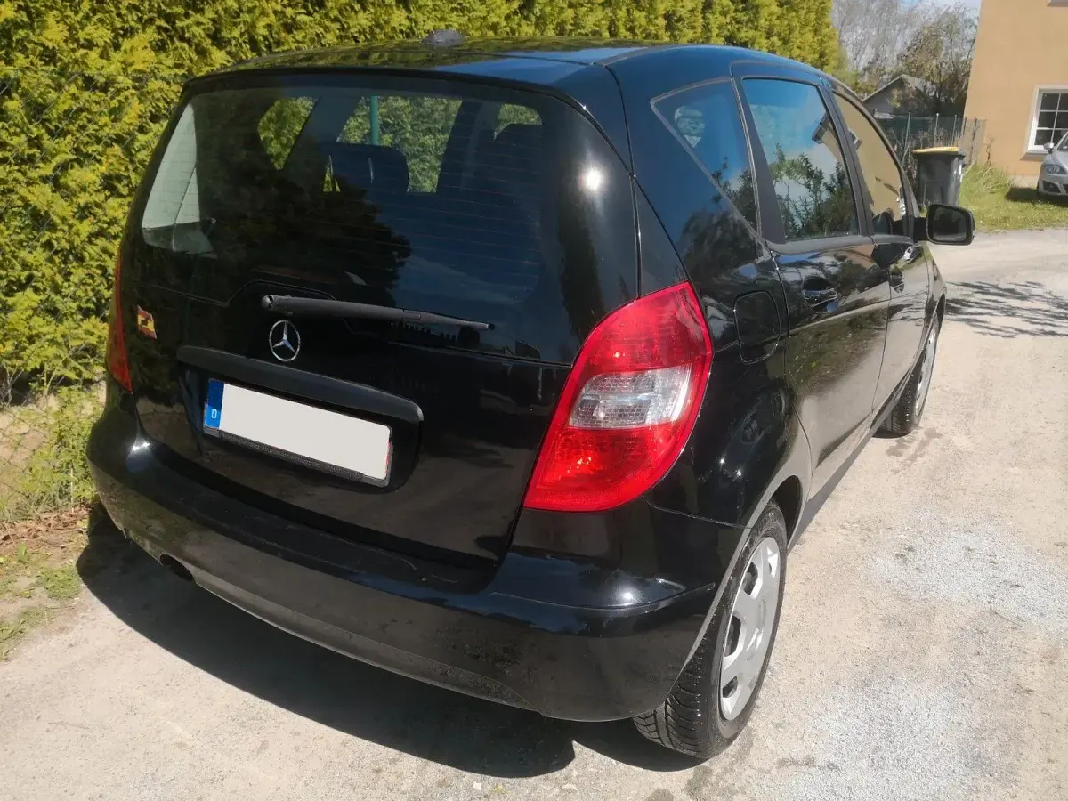 Używany Mercedes A160 95 KM (69 kW) 2011 Czarny Hatchback