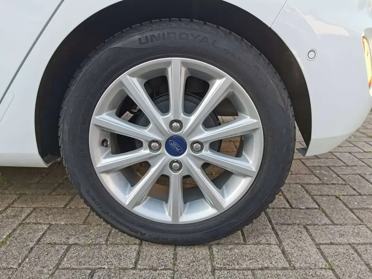 Gebraucht Ford Fiesta Titanium 86 PS (63 kW) 2017 Weiß Kleinwagen