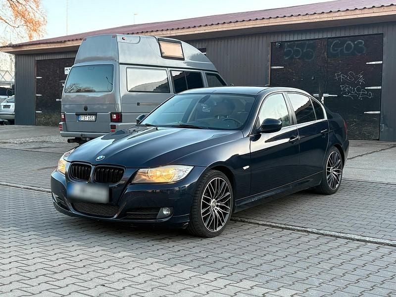 Gebraucht BMW 330 238 PS (175 kW) 2011 Blau Limousine