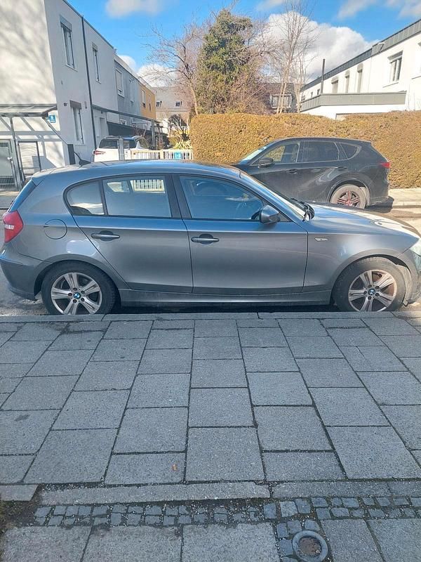 Gebraucht BMW 116 122 PS (89 kW) 2010 Grau Kleinwagen