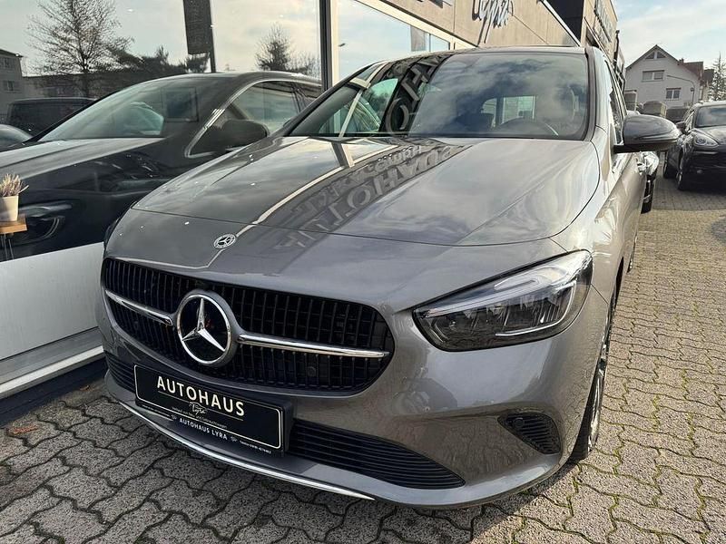 Gebraucht Mercedes B180 Progressive 136 PS (100 kW) 2025 Grau Van / Kleinbus