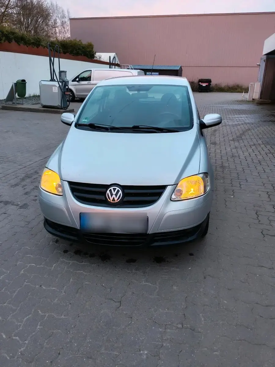 Gebraucht VW Fox 60 PS (44 kW) 2010 Schwarz Kleinwagen