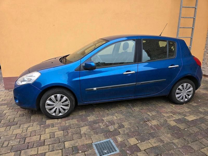 Gebraucht Renault Clio II 75 PS (55 kW) 2010 Blau Kleinwagen