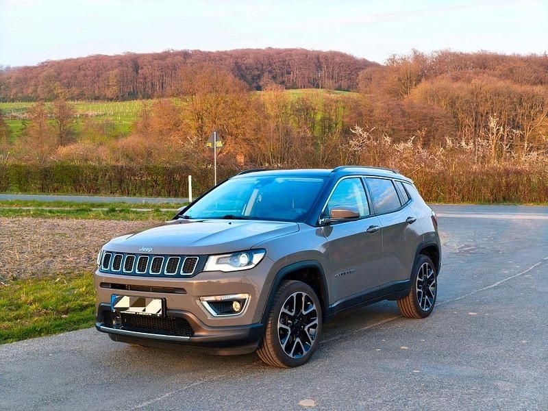 Gebraucht Jeep Compass Limited 140 PS (102 kW) 2019 Grau SUV