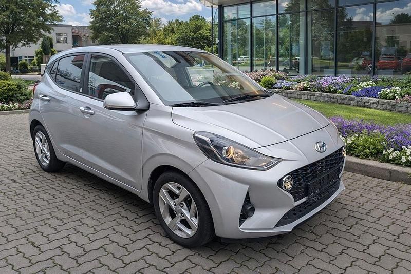 Silber Gebraucht 2021 Hyundai i10 Edition 30 Kleinwagen | 9.600 € (Fairer Preis) - Bild 1/3