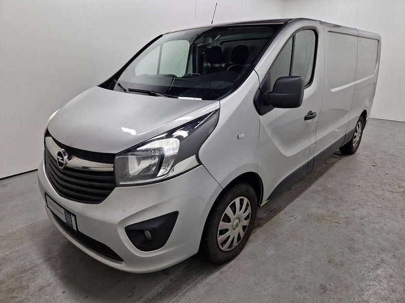 Gebraucht Opel Vivaro 145 PS (106 kW) 2018 Aluminium silber (metallic) Van / Kleinbus