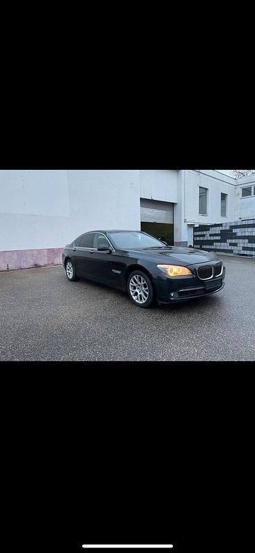 Second-hand BMW 740 306 CP (225 kW) 2012 Berlinǎ