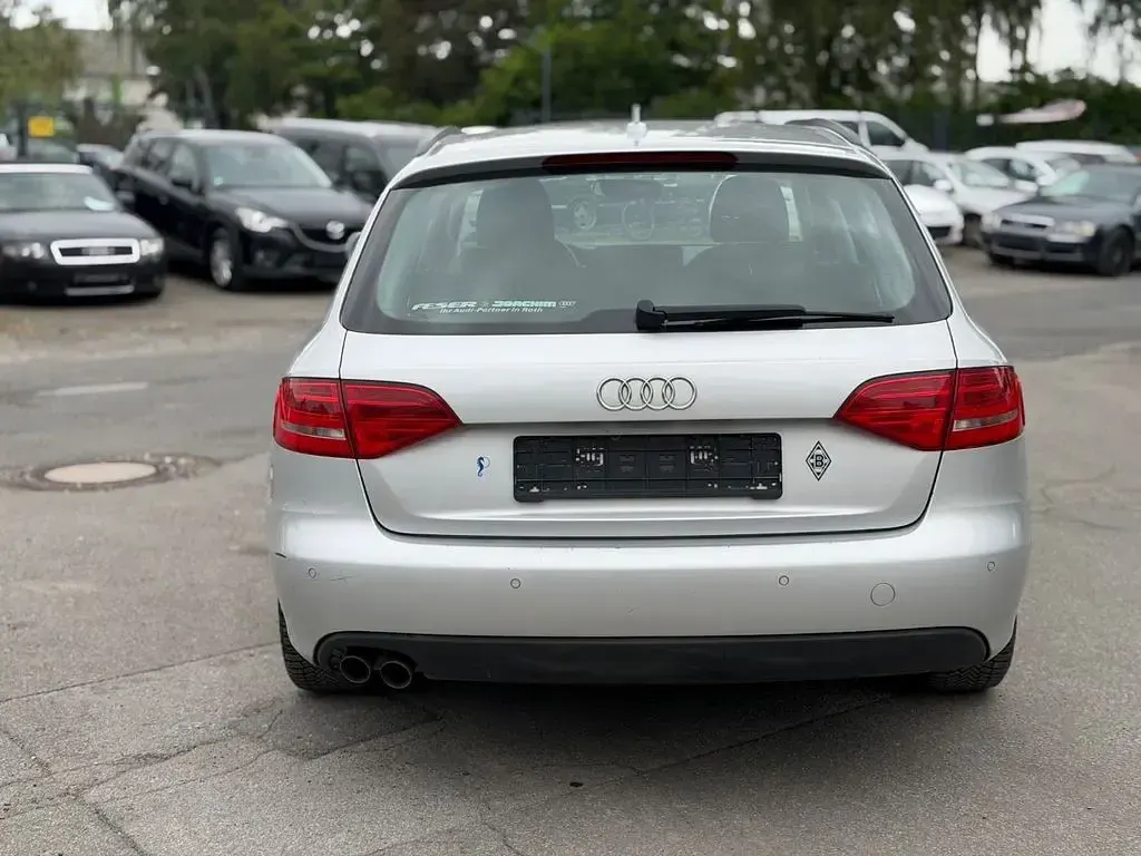 Gebraucht Audi A4 Attraction 120 PS (88 kW) 2011 Silber Kombi