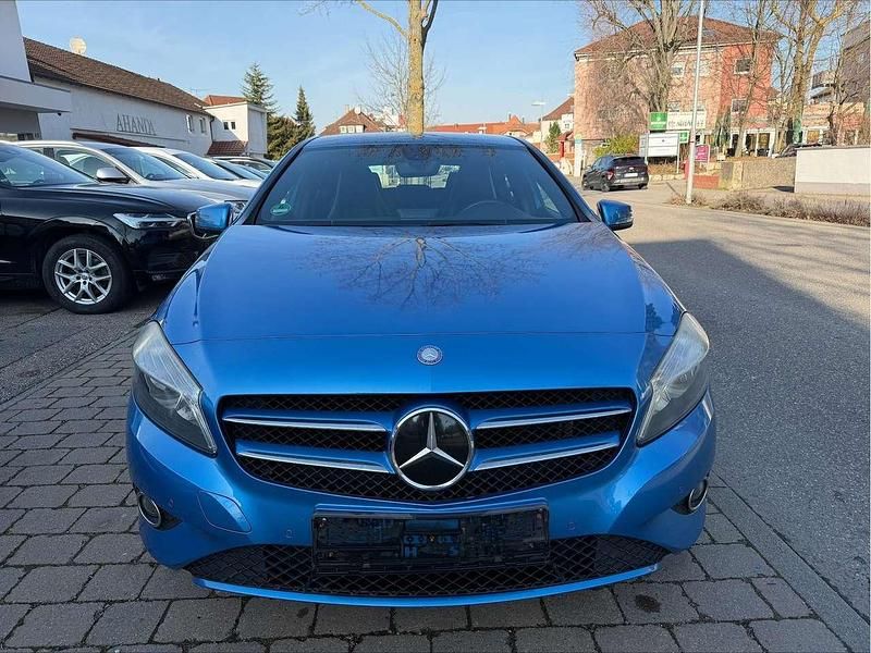 Gebraucht Mercedes A180 Style 122 PS (89 kW) 2012 Blau Limousine