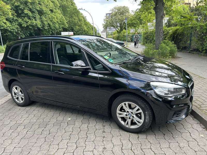 Schwarz Gebraucht 2015 BMW 218 Advantage Van / Kleinbus | 8.800 € (Superpreis) - Bild 1/4