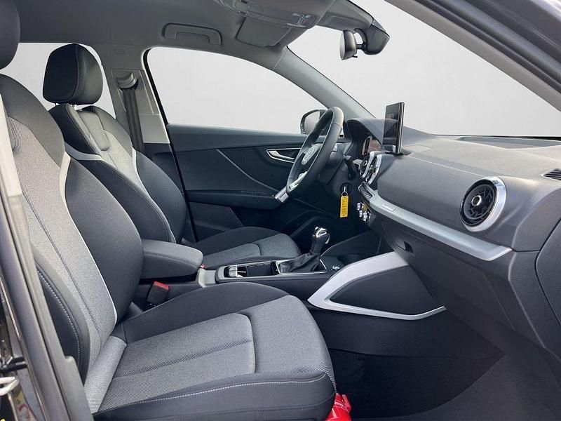 Neu Audi Q2 Ambiente 150 PS (110 kW) 2025 Mythosschwarz metallic (metallic) SUV