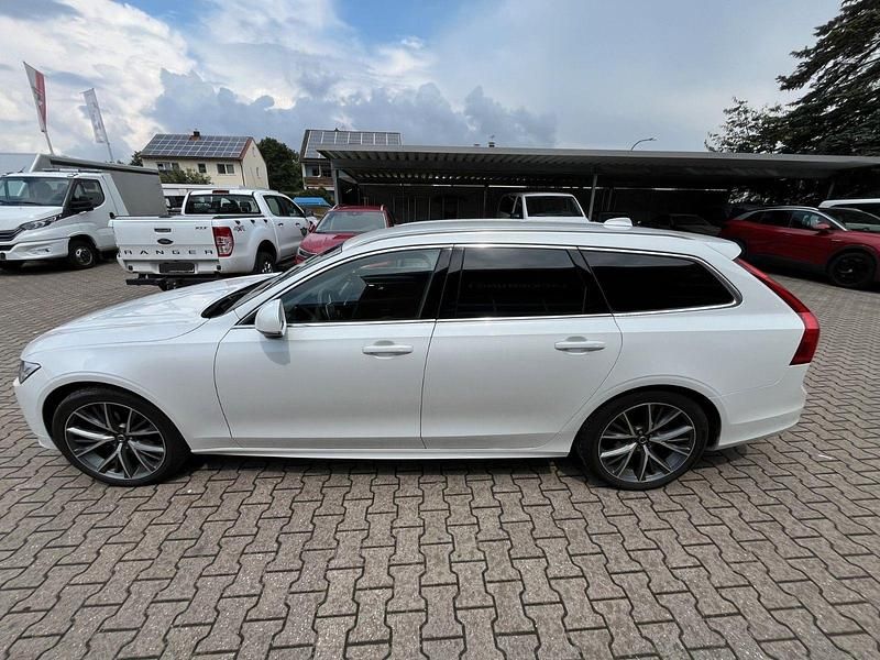 Gebraucht Volvo V90 Momentum 190 PS (139 kW) 2019 Weiß Kombi