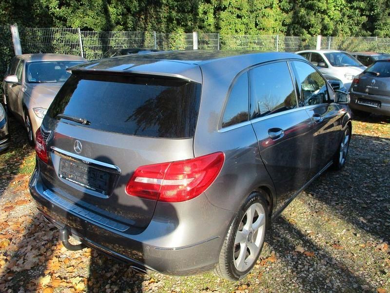Gebraucht Mercedes B180 109 PS (80 kW) 2014 Grau Van / Kleinbus
