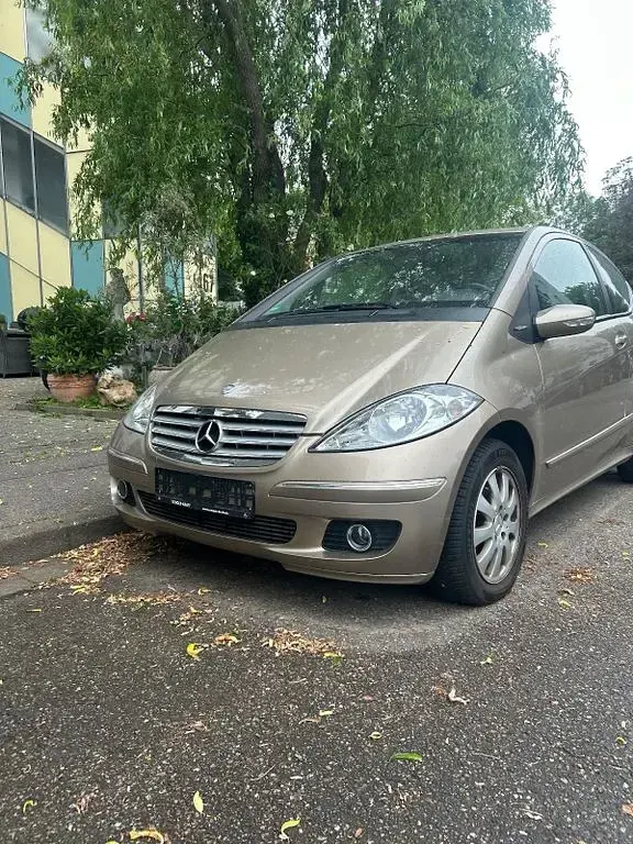Gebraucht Mercedes A150 Elegance 95 PS (69 kW) 2004 Gold Van / Kleinbus