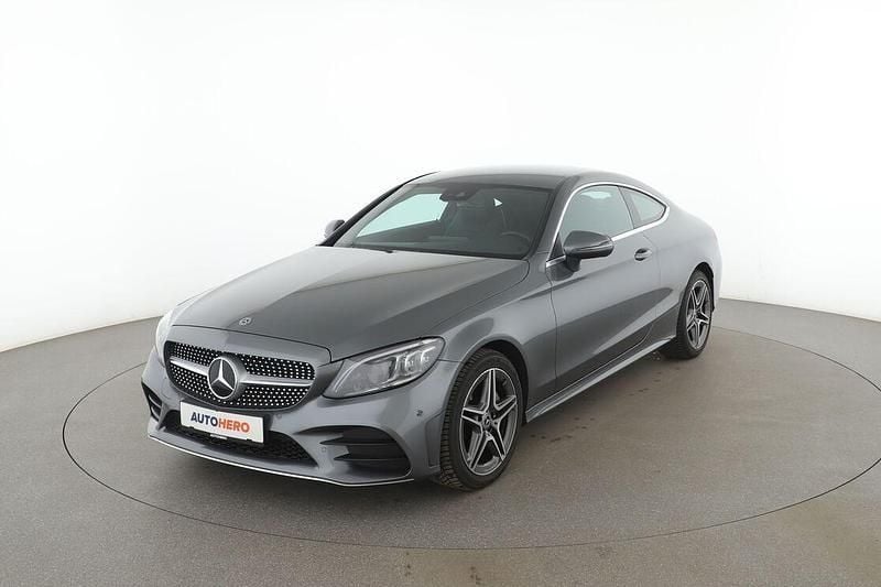 Grau Gebraucht 2019 Mercedes C200 AMG line Coupé | 28.870 € (Guter Preis) - Bild 1/3