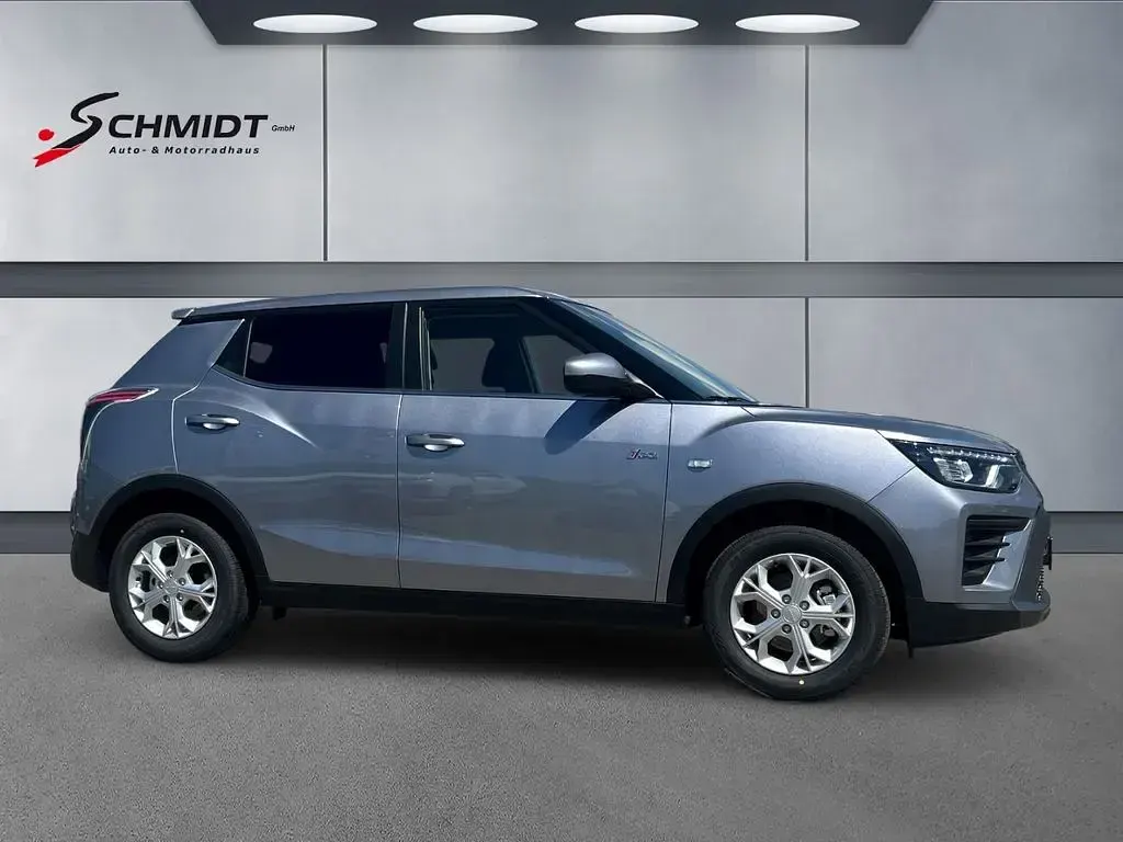 Neu KGM Tivoli 163 PS (119 kW) 2026 Grau SUV