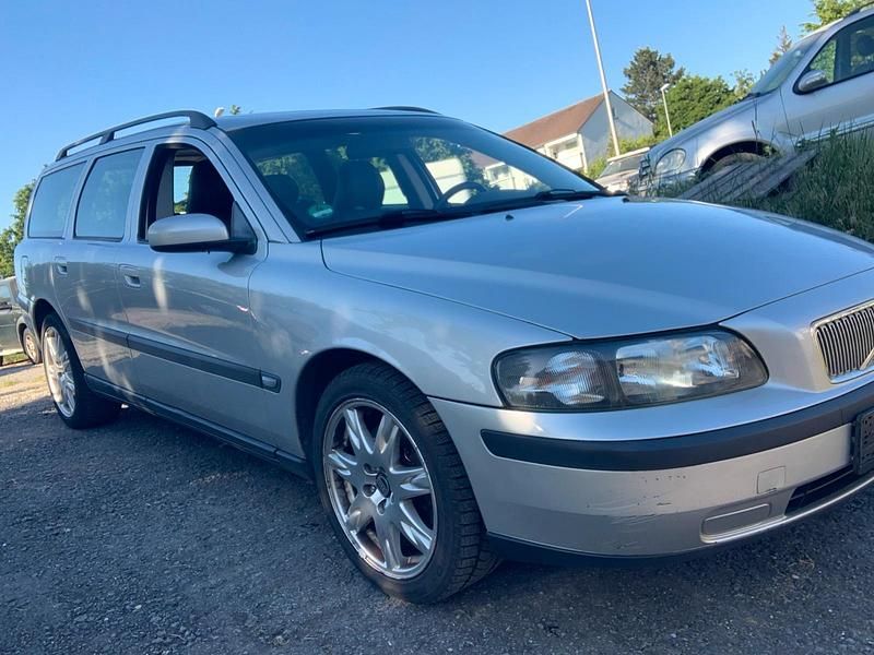 Silber Gebraucht 2004 Volvo V70 Kombi | 2.999 € (Fairer Preis) - Bild 1/4