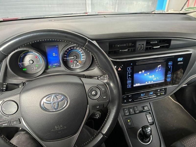 Gebraucht Toyota Auris Style 136 PS (100 kW) 2017 Rot Limousine