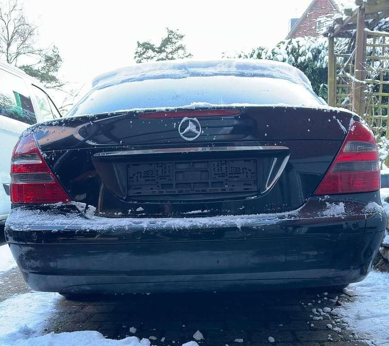 Gebraucht Mercedes E220 150 PS (110 kW) 2003 Schwarz Limousine