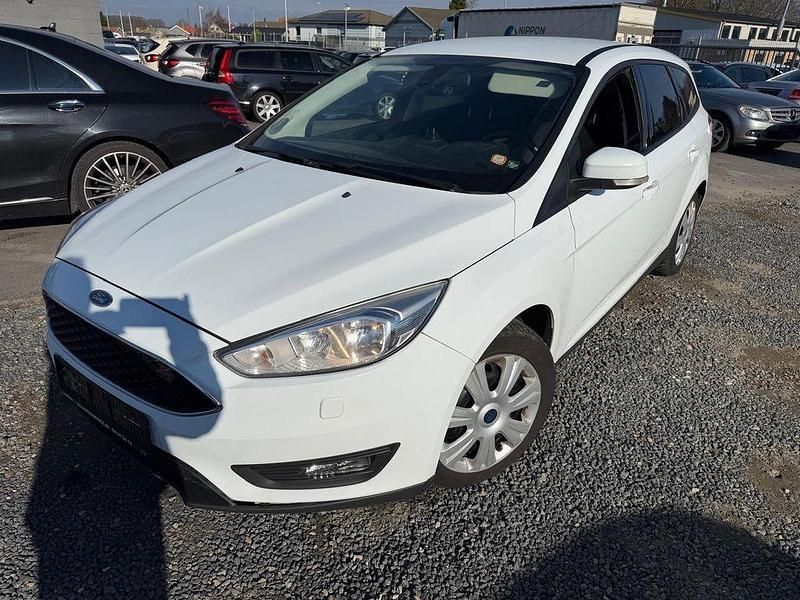 Gebraucht Ford Focus Business Edition 120 PS (88 kW) 2015 Weiß Limousine
