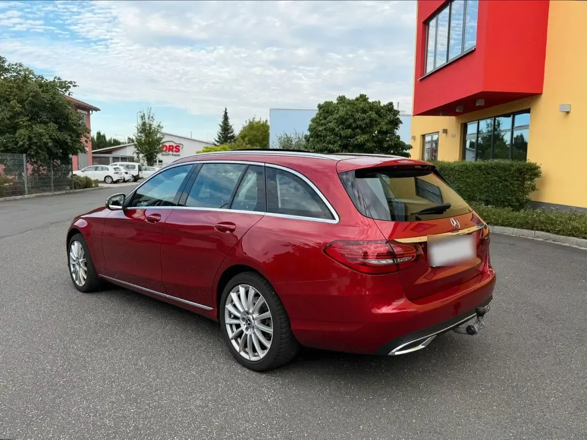 Gebraucht Mercedes C220 194 PS (142 kW) 2020 Rot Limousine