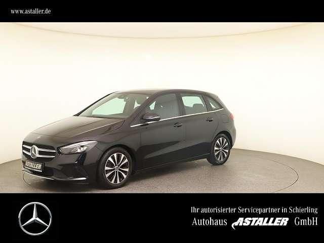 Metalliclack kosmosschwarz Gebraucht 2021 Mercedes B180 Advantage Van / Kleinbus | 24.389 € (Fairer Preis) - Bild 1/4
