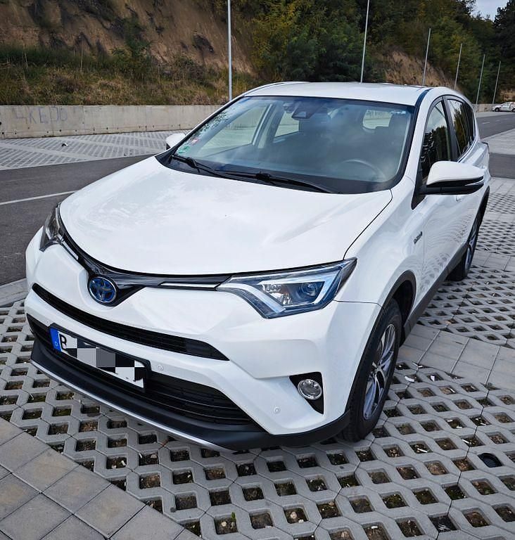 Weiß Gebraucht 2016 Toyota RAV4 Comfort SUV | 16.950 € (Fairer Preis) - Bild 1/4