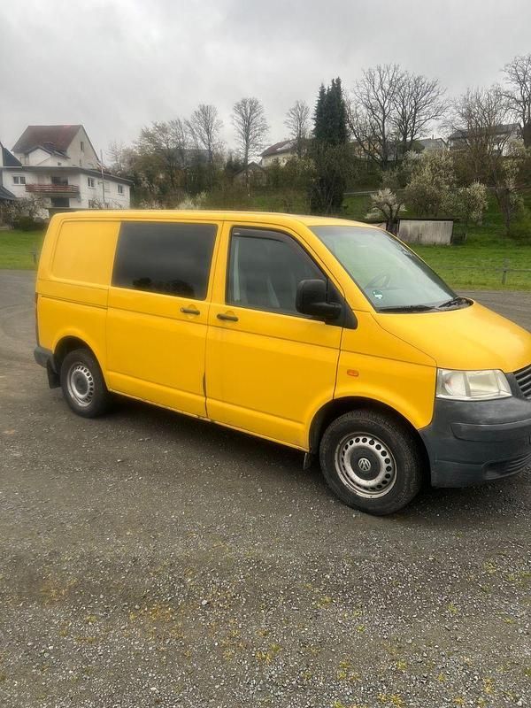 Second-hand VW Transporter 86 CP (63 kW) 2005 Galben Van