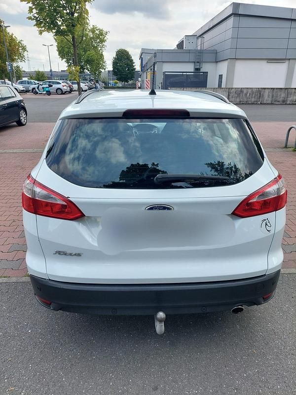 Gebraucht Ford Focus 135 PS (99 kW) 2013 Weiß Kombi
