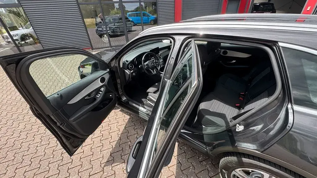 Gebraucht Mercedes GLC300 258 PS (189 kW) 2020 Graphitgrau SUV