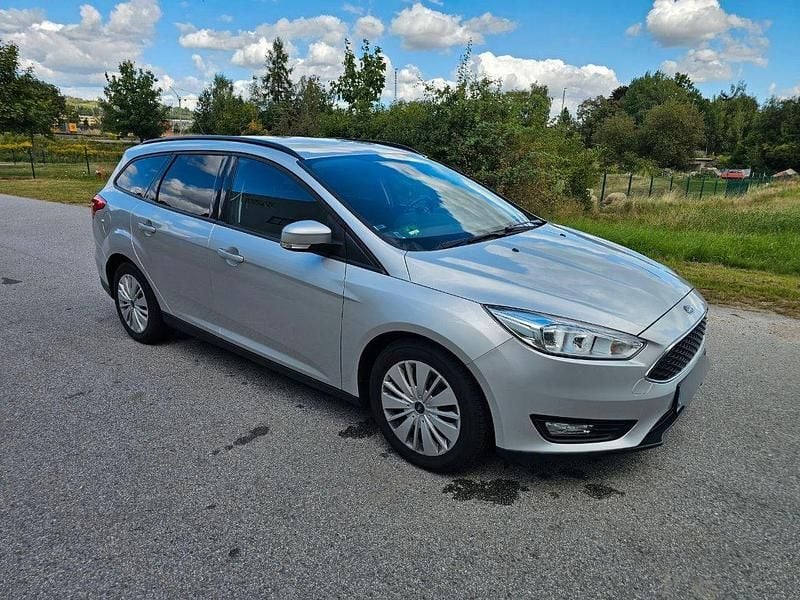 Silber Gebraucht 2018 Ford Focus Business Edition Kombi | 6.590 € (Guter Preis) - Bild 1/4