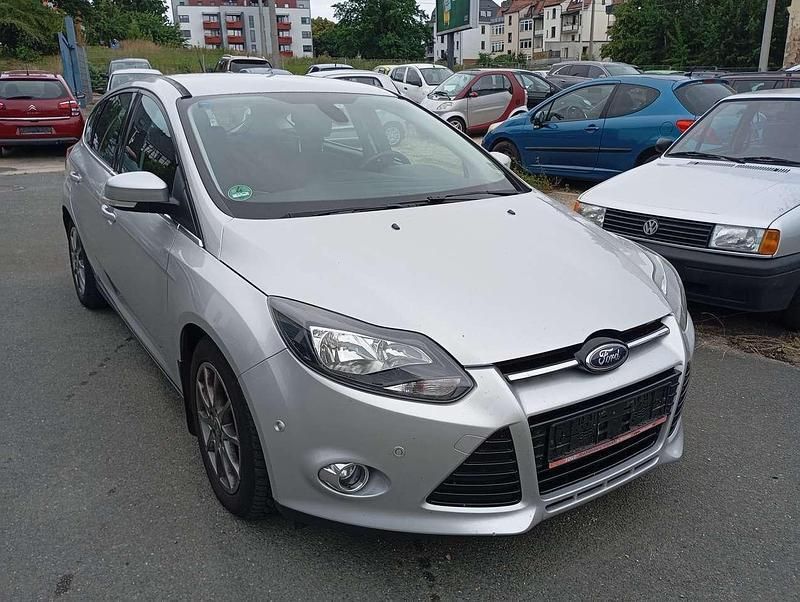 Silber Gebraucht 2011 Ford Focus Limousine | 4.990 € (Guter Preis) - Bild 1/4