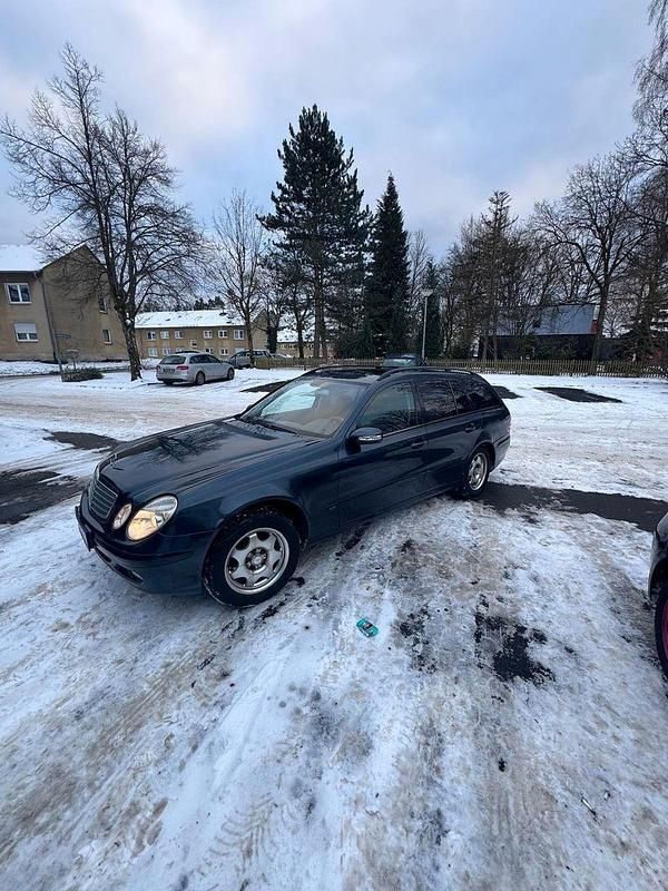 Gebraucht Mercedes E220 Classic 150 PS (110 kW) 2003 Kombi