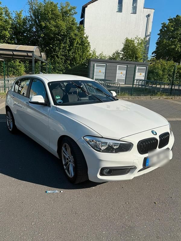 Weiß Gebraucht 2016 BMW 118 Kleinwagen | 6.500 € (Guter Preis) - Bild 1/4