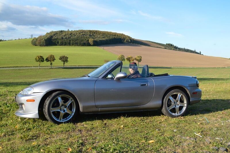 Grau Gebraucht 2005 Mazda MX5 Cabrio | 18.300 € - Bild 1/4