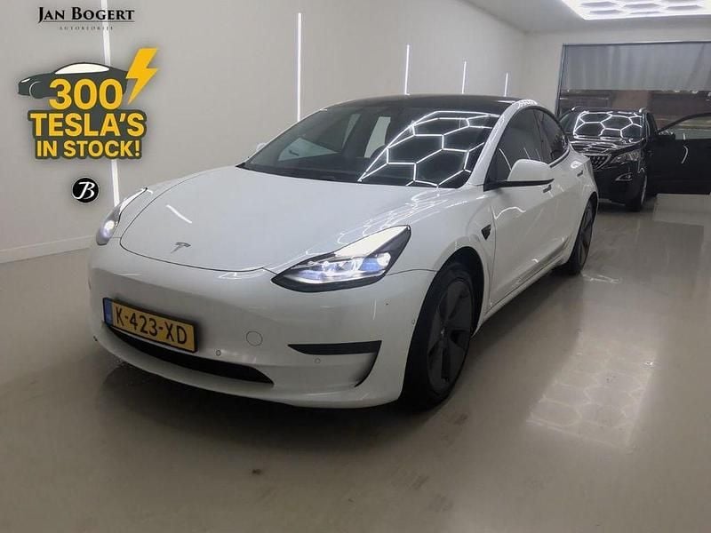 Weiß Gebraucht 2021 Tesla Model 3 Standard Range Limousine | 21.900 € (Guter Preis) - Bild 1/4