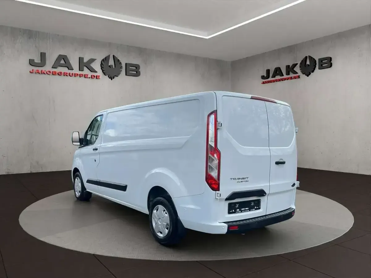 Używany Ford Transit Trend 105 KM (77 kW) 2022 Biały Minivan