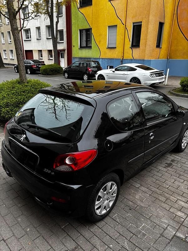 Gebraucht Peugeot 206+ 75 PS (55 kW) 2010 Schwarz Kleinwagen