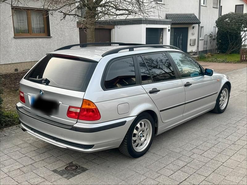 Gebraucht BMW 318 143 PS (105 kW) 2003 Silber Kombi