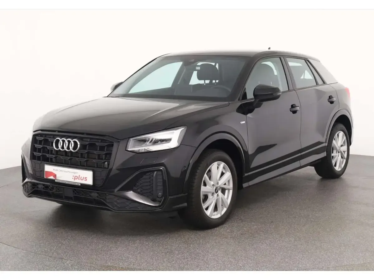 Gebraucht Audi Q2 S-Line 150 PS (110 kW) 2025 Mythosschwarz metallic SUV