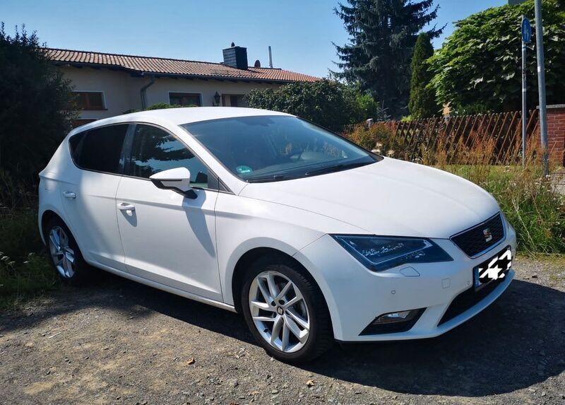 Weiß Gebraucht 2014 Seat Leon Style Limousine | 11.250 € (Fairer Preis) - Bild 1/4