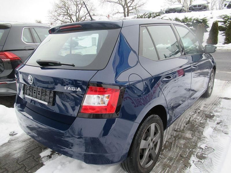 Gebraucht Skoda Fabia Cool Edition 60 PS (44 kW) 2015 Blau Kleinwagen