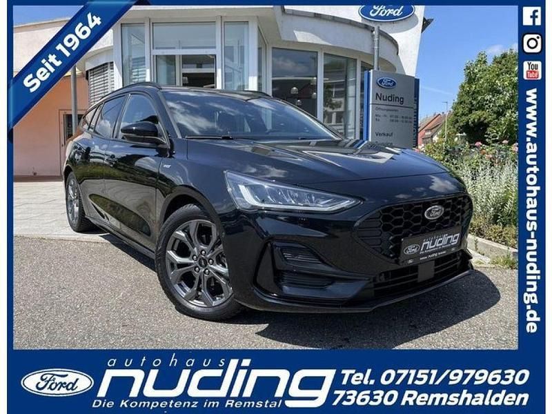 Obsidianschwarz (metallic) Gebraucht 2024 Ford Focus Kombi | 26.790 € (Guter Preis) - Bild 1/4